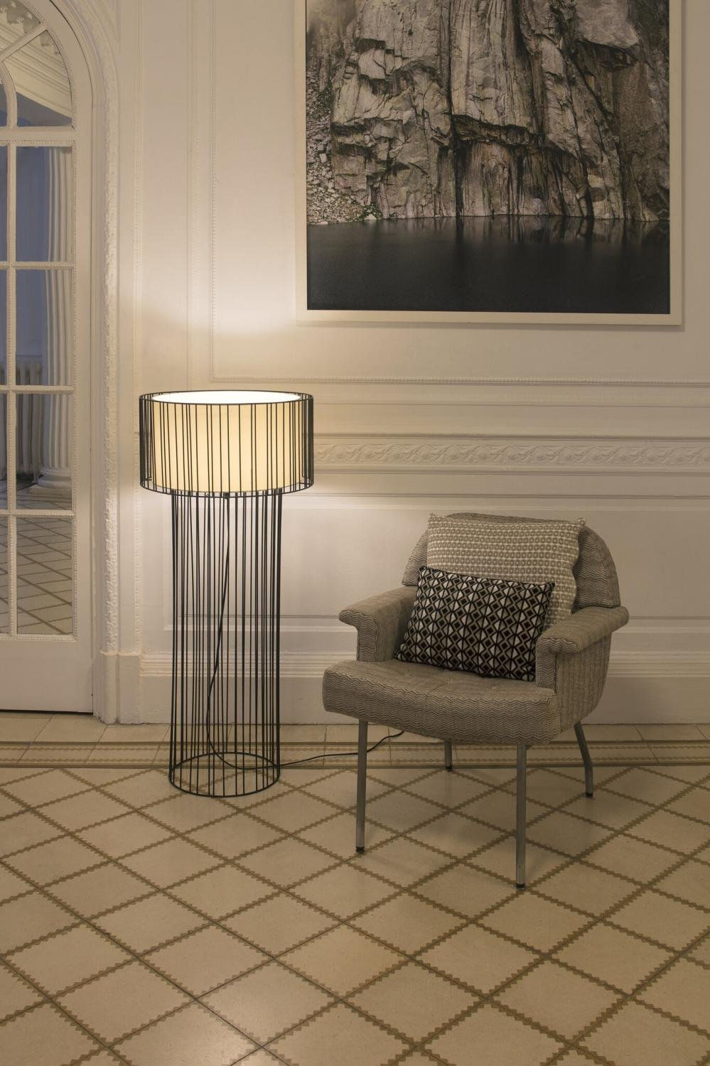 LINDA černá stojací lampa – FARO