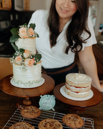 "Kneadymama Bakery offers wedding cakes, celebration cakes, birthday cakes, cookies, and other desserts"