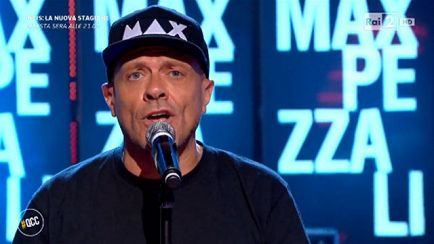 Max Pezzali ospite a "Quelli che il calcio"