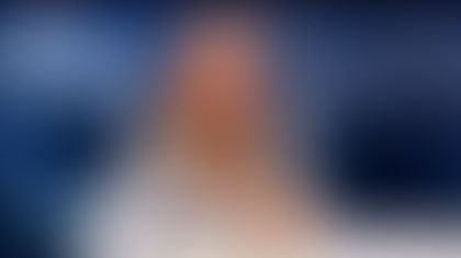 "Ogni cosa è illuminata" saluta i telespettatori