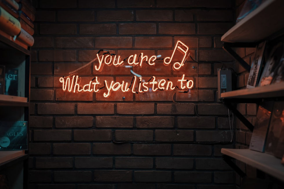 TikTok YouTube Music Apple Music estrategia multiplatforma artista colombiano 2026 Para Ti 70% visualizaciones upload tu musica sound trending Creator programa Content ID YouTube monetizar