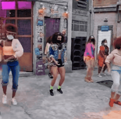 2025-02-10 17-47-05.2025-02-10 17_51_12.gif
