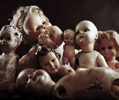 creepy-dolls-600nw-266156705.webp