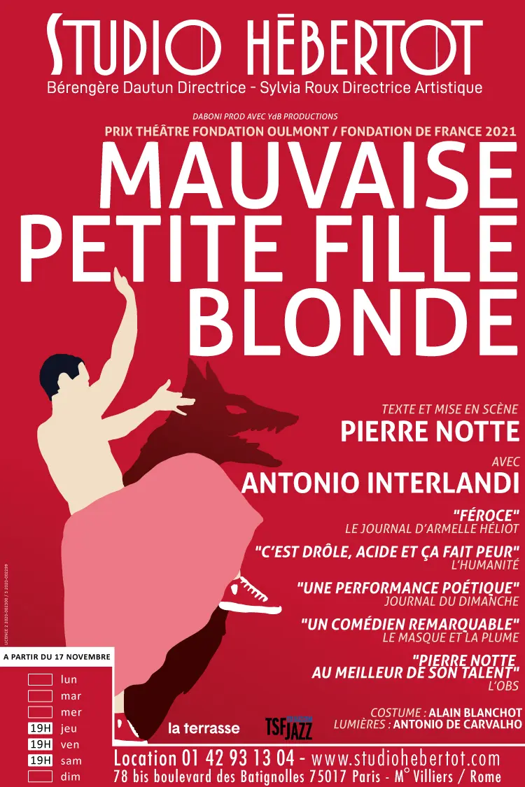 Mauvaise petite fille blonde