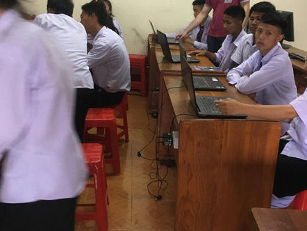 Depuis 1 mois, j’enseigne l’Anglais au Centre de Sourds et Muets de Luang Prabang…
