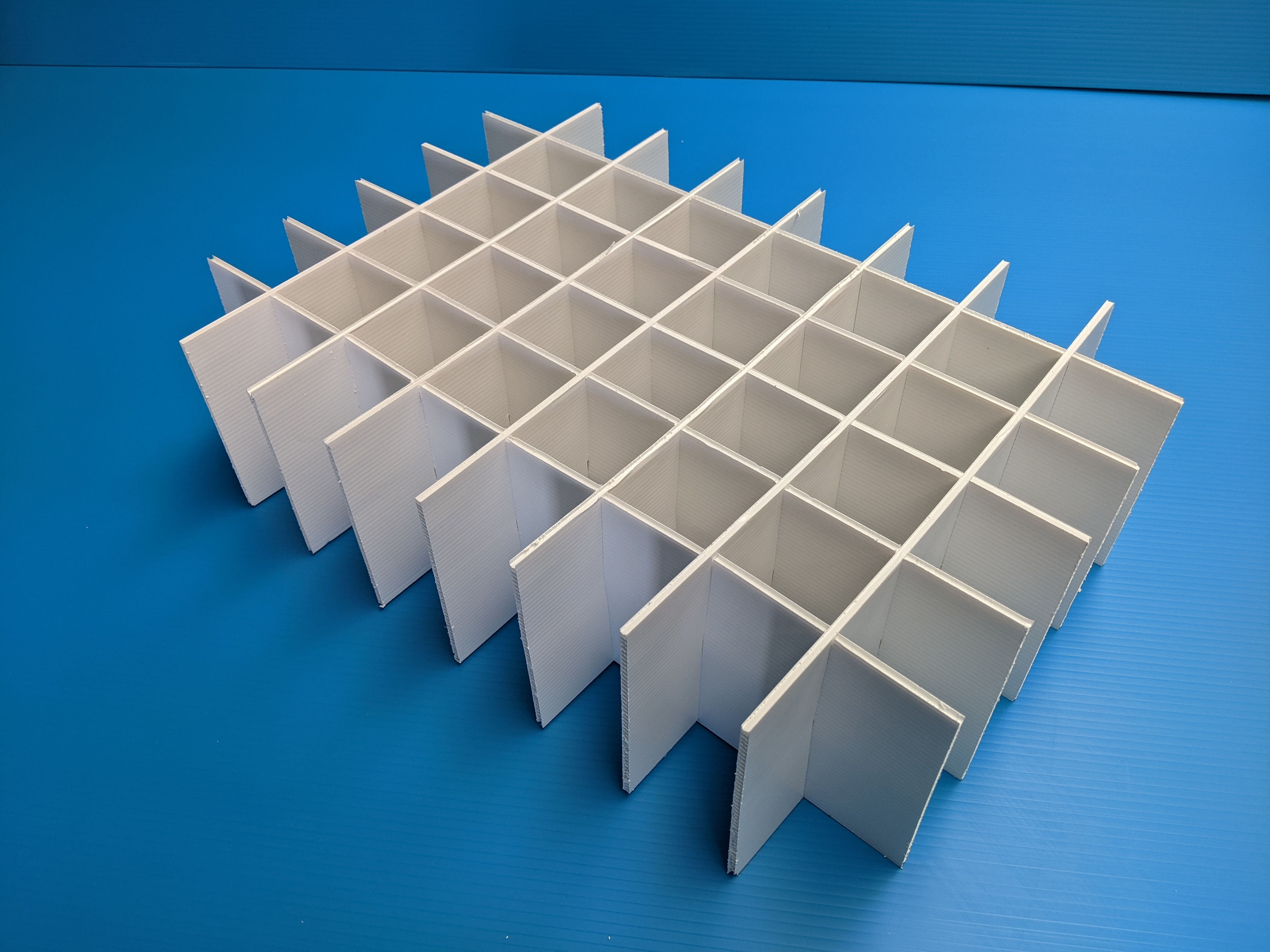 135/48 White Divider