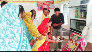 Sindhauri Kala Library Inauguration में ग्राम सिंधौरी कला में नई लाइब्रेरी का शुभारंभ करते जनप्रतिनिधि और ग्रामीण