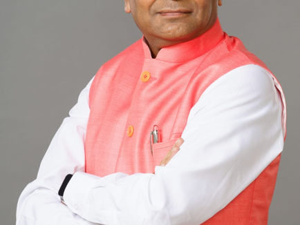 कुरूद में हथकरघा समृद्धि की नई बुनाई — बुनकरों के सपनों को मिला विकास का ताना-बाना, परंपरा को तकनीक से जोड़कर आत्मनिर्भर भविष्य की राह तैयार