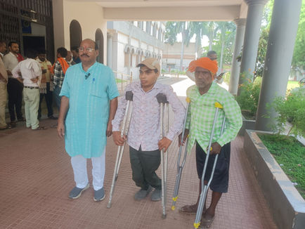 Dhamtari District Hospital Medicine Shortage issue raised by Lekharam Sahu with Collector Avinash Mishra