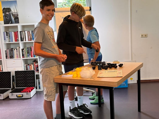 De stukken bewegen weer in de Hunzeborgh.