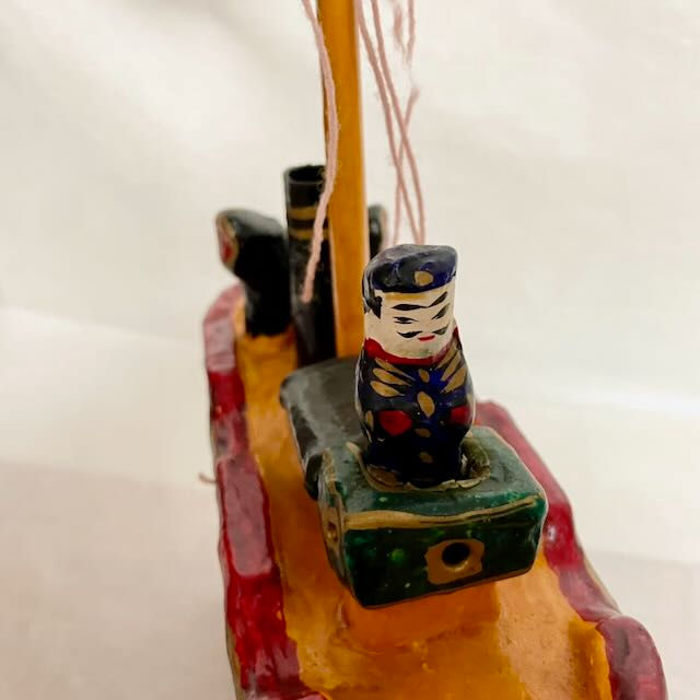 Thumbnail: Uto papier-mâché steamship