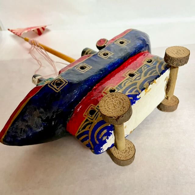 Thumbnail: Uto papier-mâché steamship