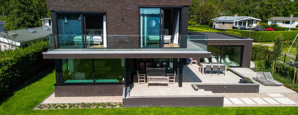 Dronefoto van een vakantievilla voor ruiterplaat vakanties in Zeeland