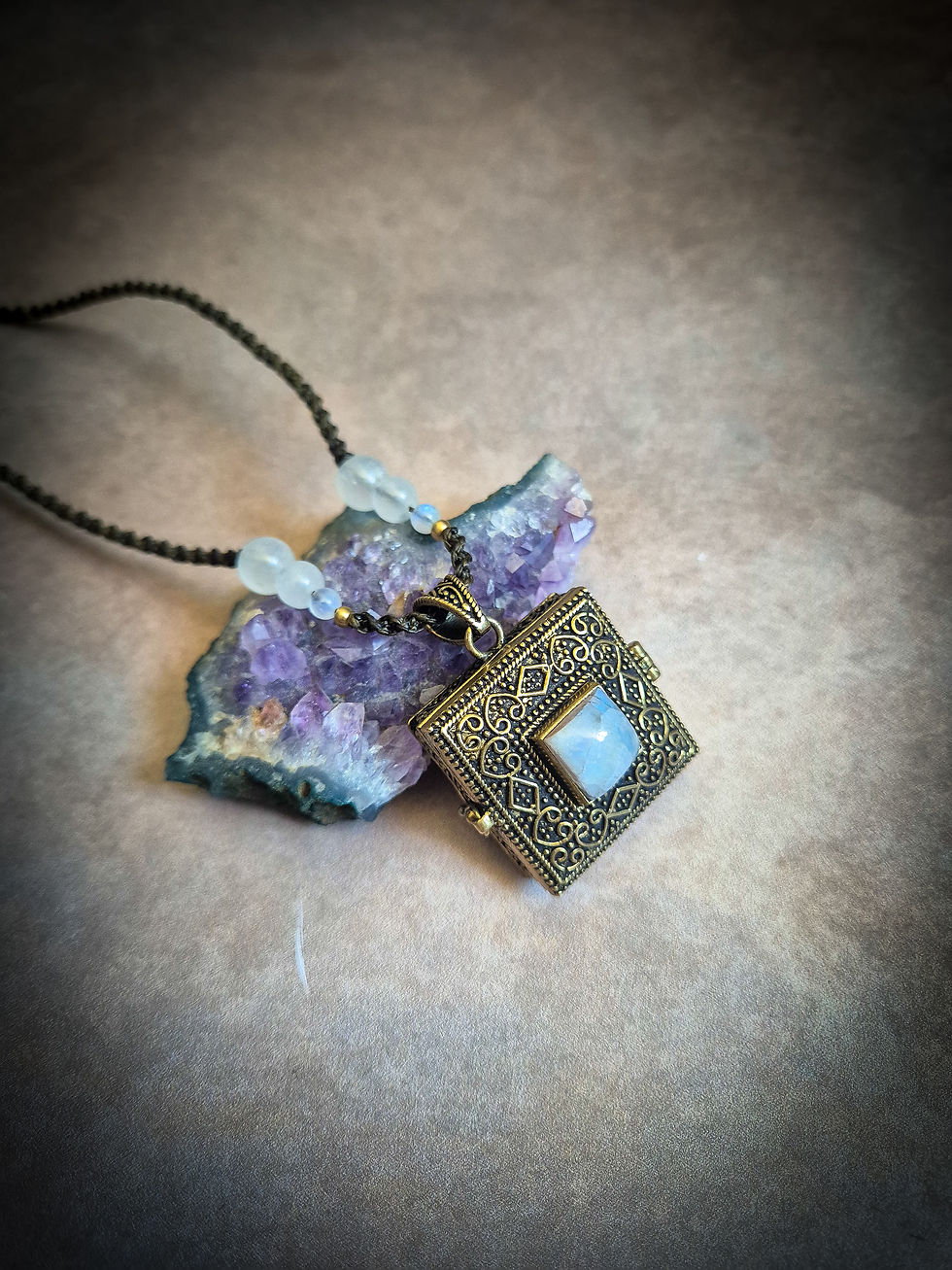 Miniature : Collier vert kaki - pierre de lune