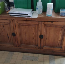 Meuble bas 3 portes à rénover.