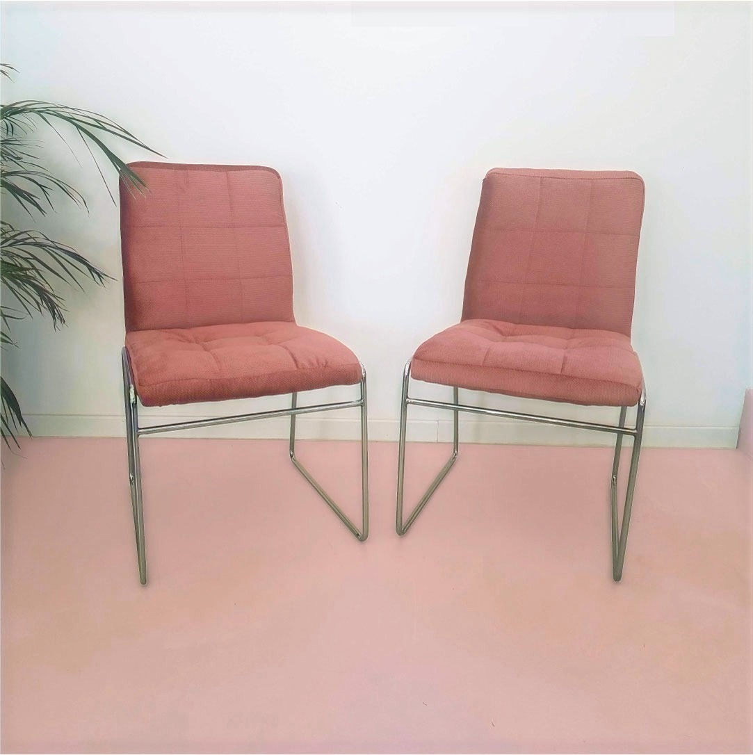 Chaises roses vintages