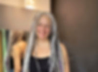 Imagem da cliente que deu seu depoimento seu dread é de tamanho grande cabeça toda