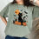 Miniaturbild: Schwarze Katze mit Kürbissen und Fledermäusen als Halloween Bügelbild auf grünem Shirt