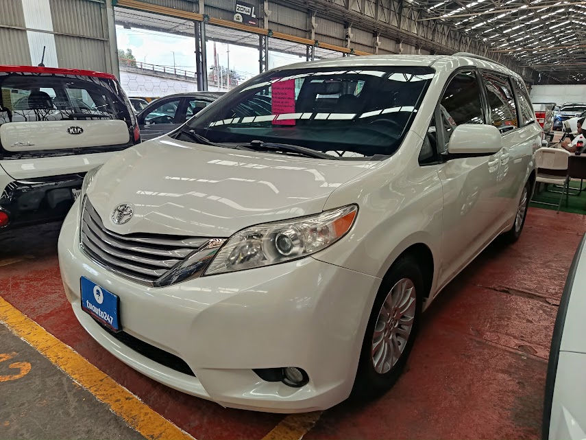 Toyota Sienna XLE 2016