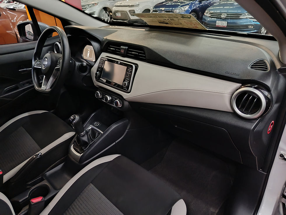 Miniatura: Nissan Versa Advance 2021