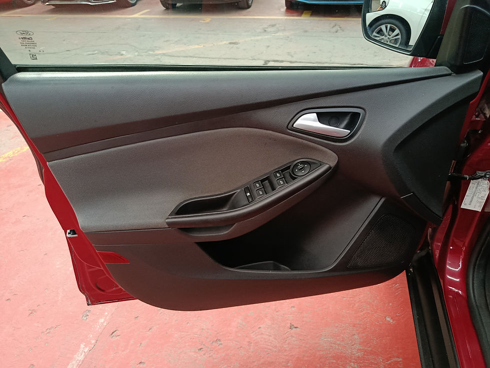 Miniatura: Ford Focus SE 2013