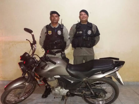 Em Juarez Távora, policiais do 4º BPM apreendem mais uma moto com restrição.