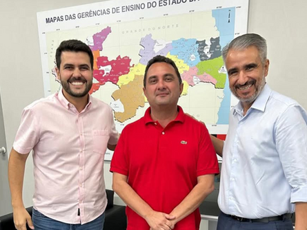 O prefeito Wilson Evangelista da cidade de Juarez Távora, ao lado do Deputado Estadual Tanilson Soares solicita ações junto ao Secretário de Educação do Estado Wilson Filho.