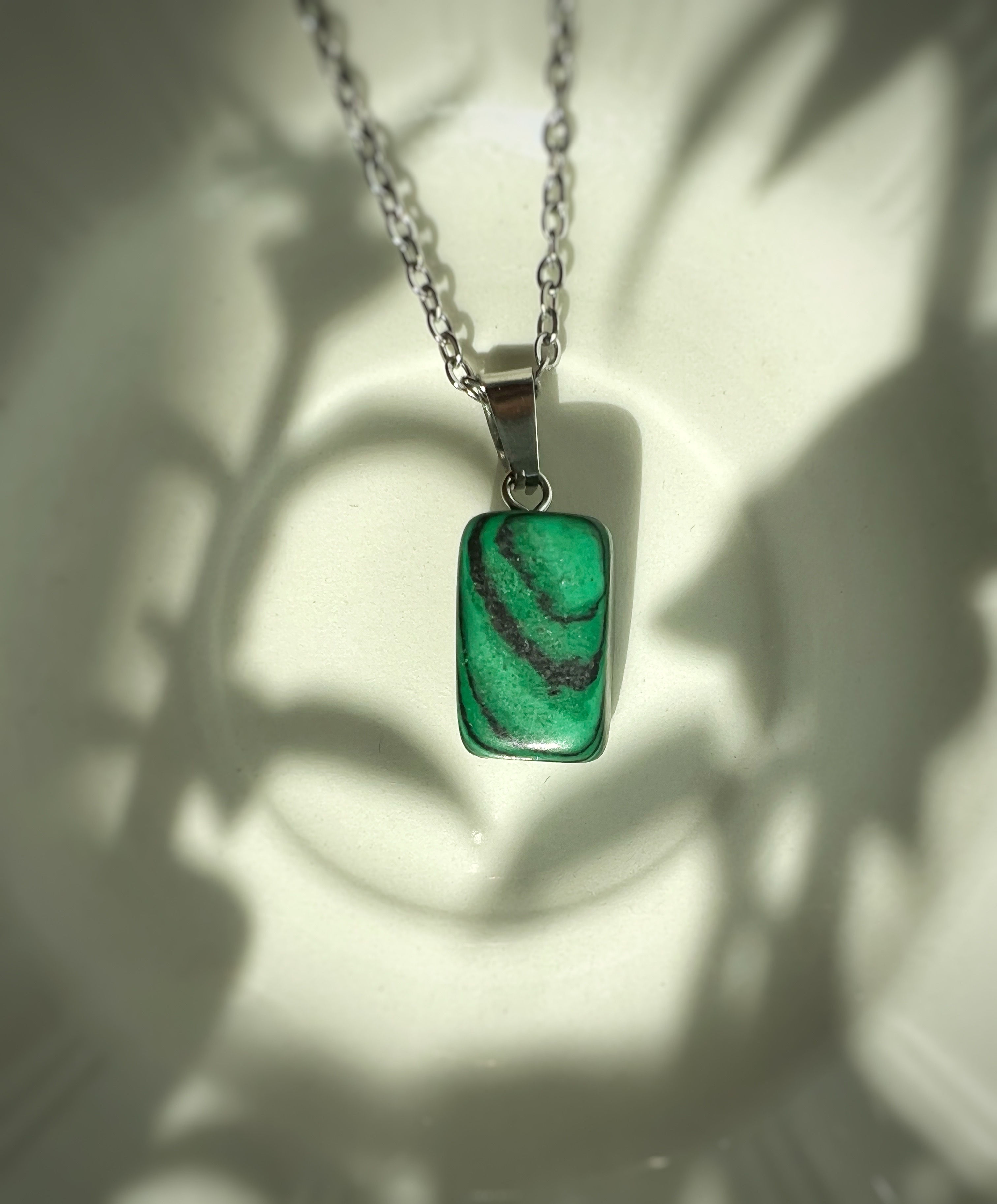 Collier en pierre de malachite