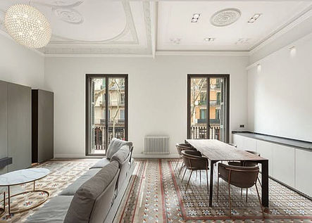 Spacious living room with large windows, dining table, and Wind Royal SL