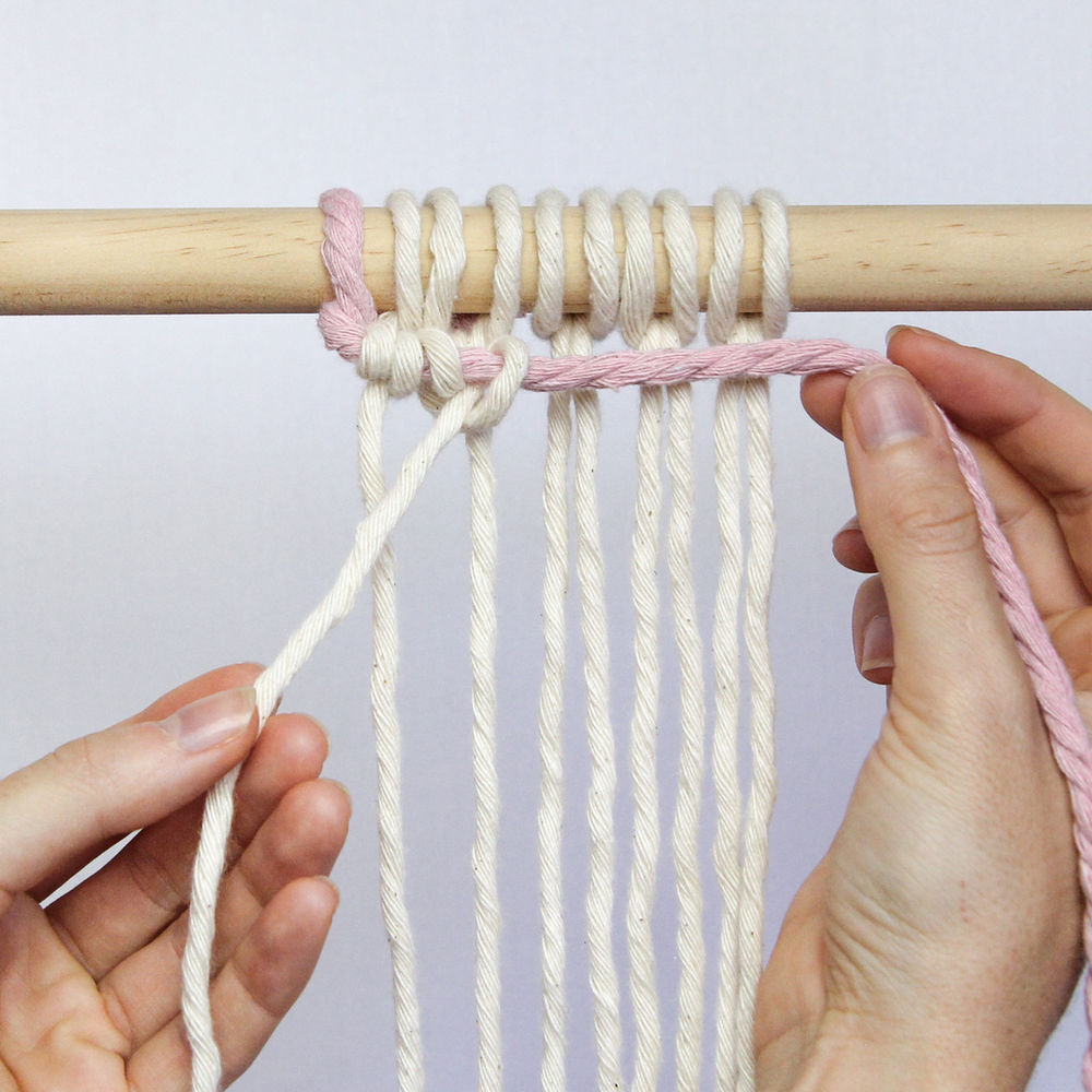 How to Macrame the Double Half Hitch
