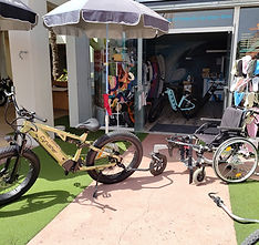 vélo cyrusher rover avec fauteuil roulant .jpeg