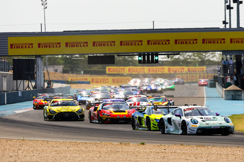 #80 Porsche takes victory at Magny-Cours