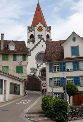 die-kirchgasse-mit-der-ev-kirchgemeinde-weinfelden_edited.jpg