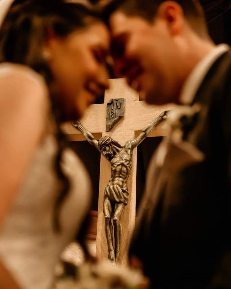 Aqui celebramos a beleza do matrimônio e o dom da paternidade, vocações vividas no chão de casa, entre desafios, afeto e entrega diária.