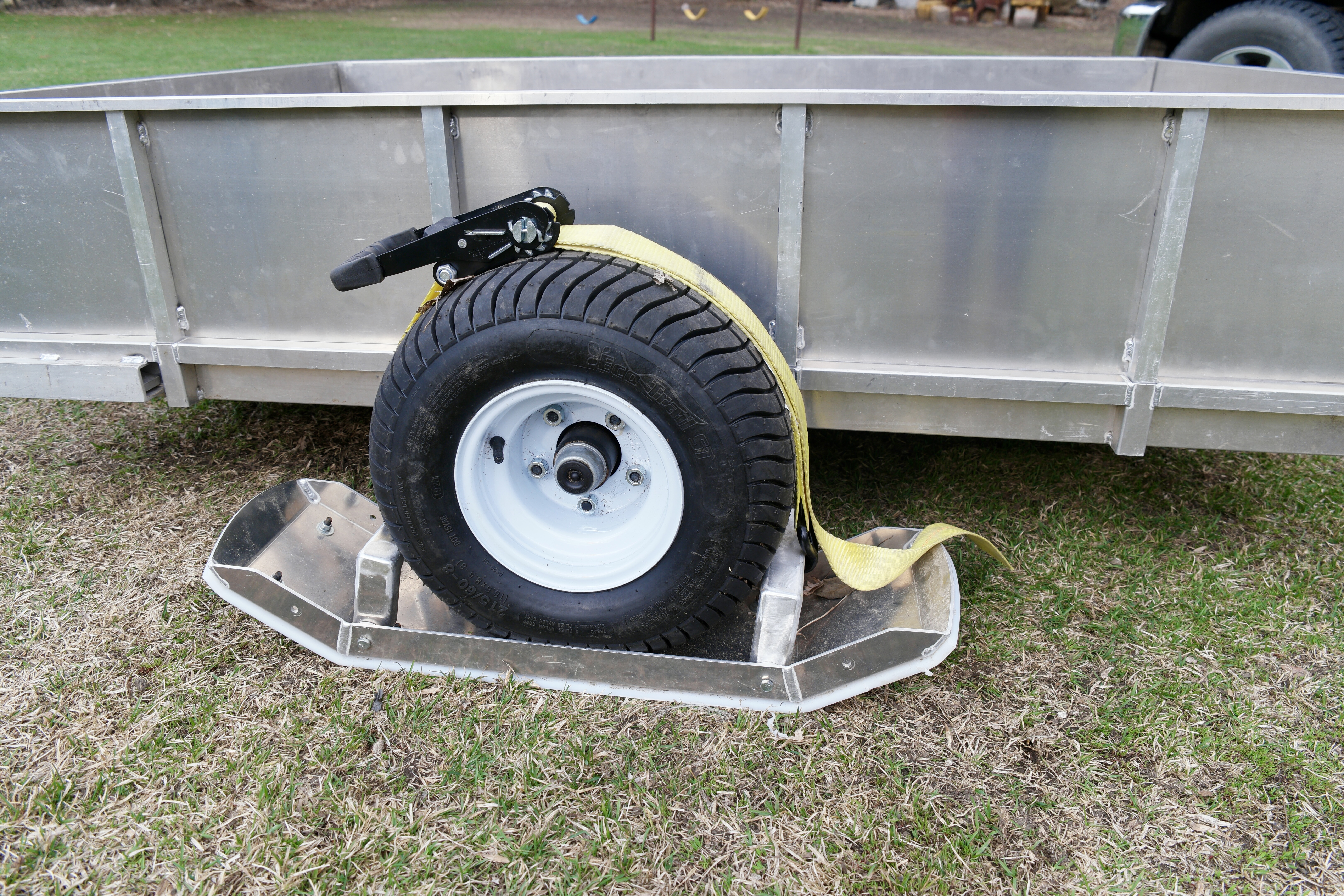 Rambo Trailer, an aluminium multi-use on and off road trailer displayed with skis on the tires for easy winter towing. 