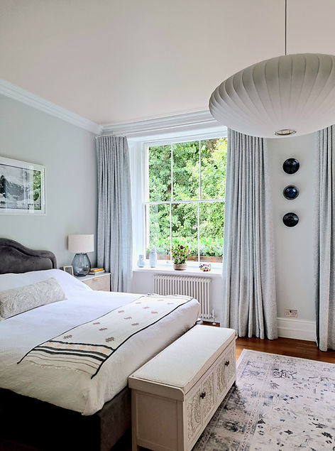 Large bedroom 2 bedroom apartment Bayswater W2