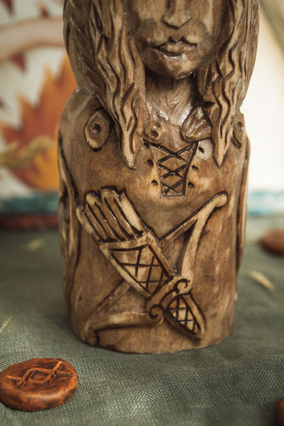 Thumbnail: Skadi goddess statue