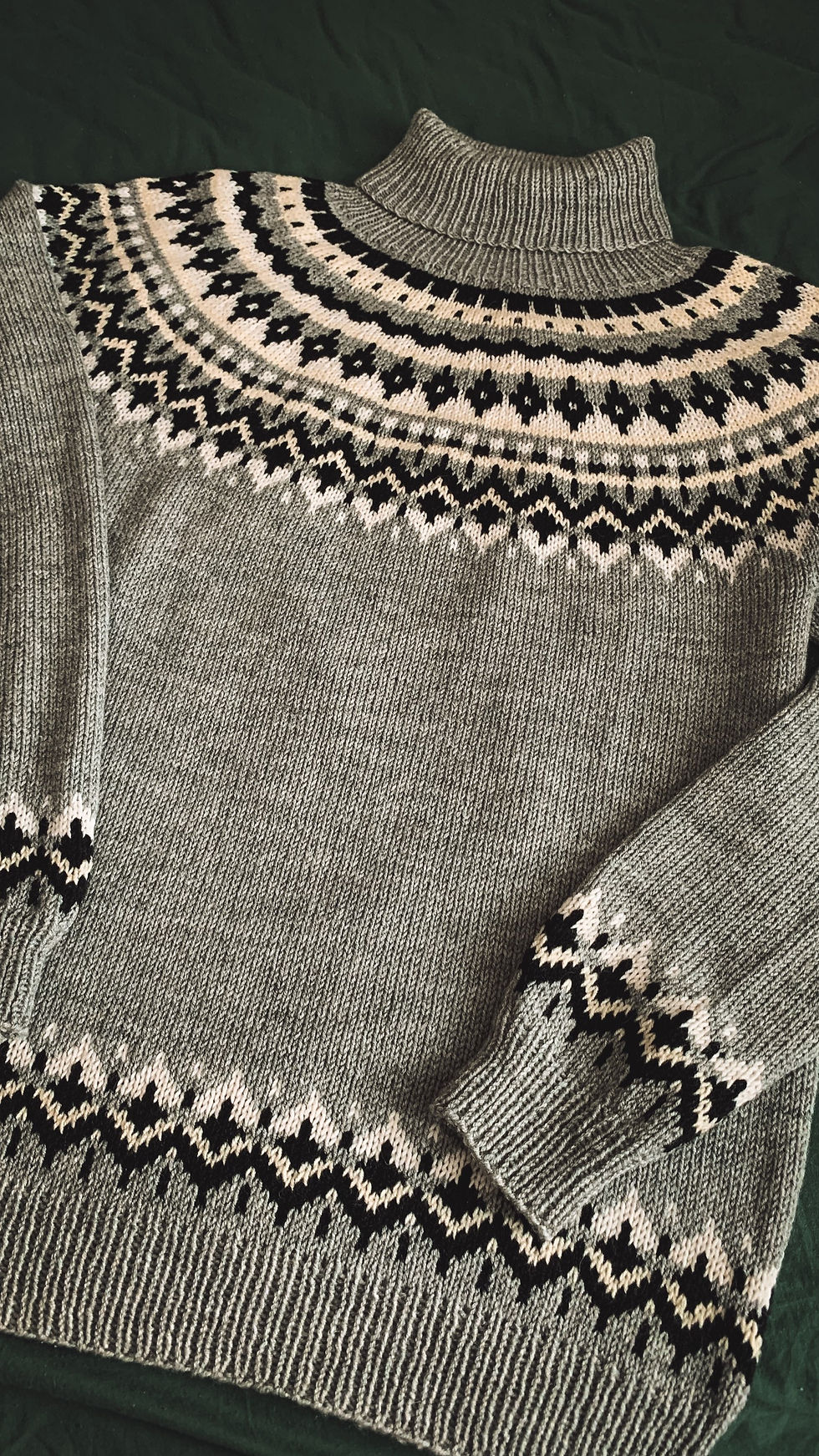 Thumbnail: Lopapeysa sweater