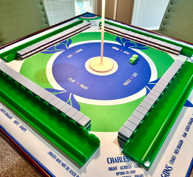 Green Acrylic Scalloped Mahjong Racks with Magnetic pusher