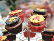 Cupcake 2D Gold & Black.jpg