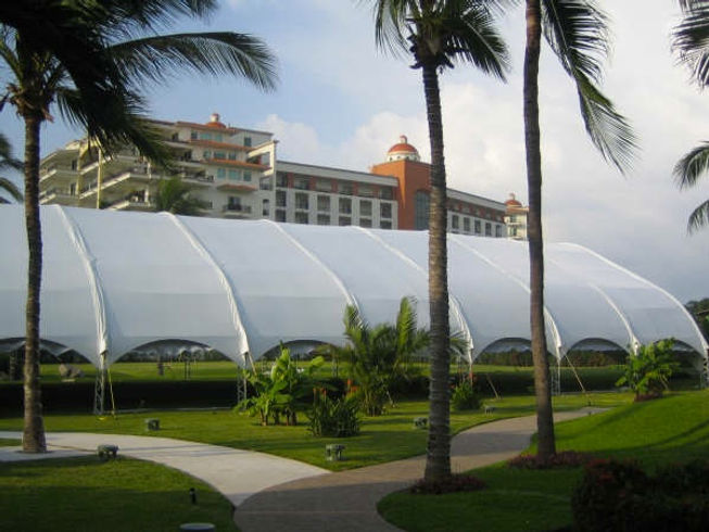 Carpa tipo domo para convenciones