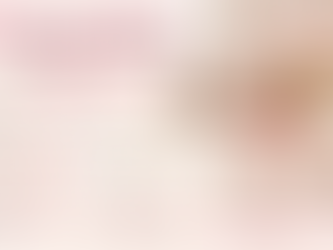 Infographic showing a minimal soft girl aesthetic using soft pink-peach tones, featuring a cozy bedroom, simple pastel color palette, warm lighting, and tips for keeping spaces clean, calm, and uncluttered.
