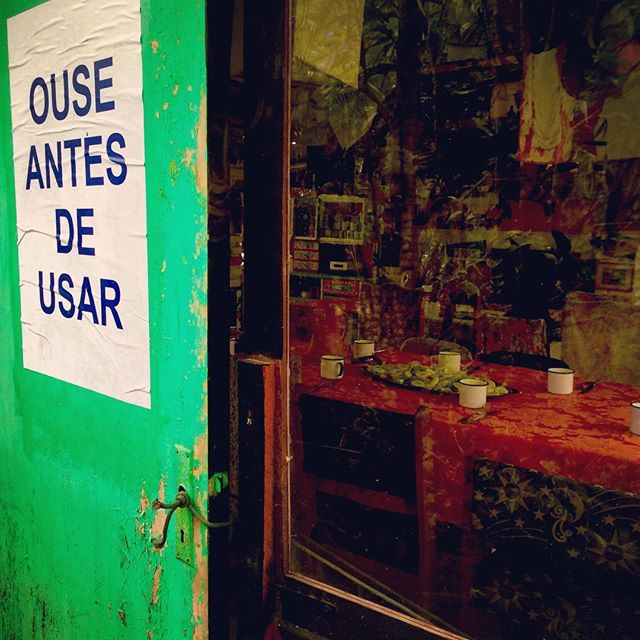 estar só é estar em si! _kabilaaruanda #fotografia #photo #streetphotography #ruralphotography #fine