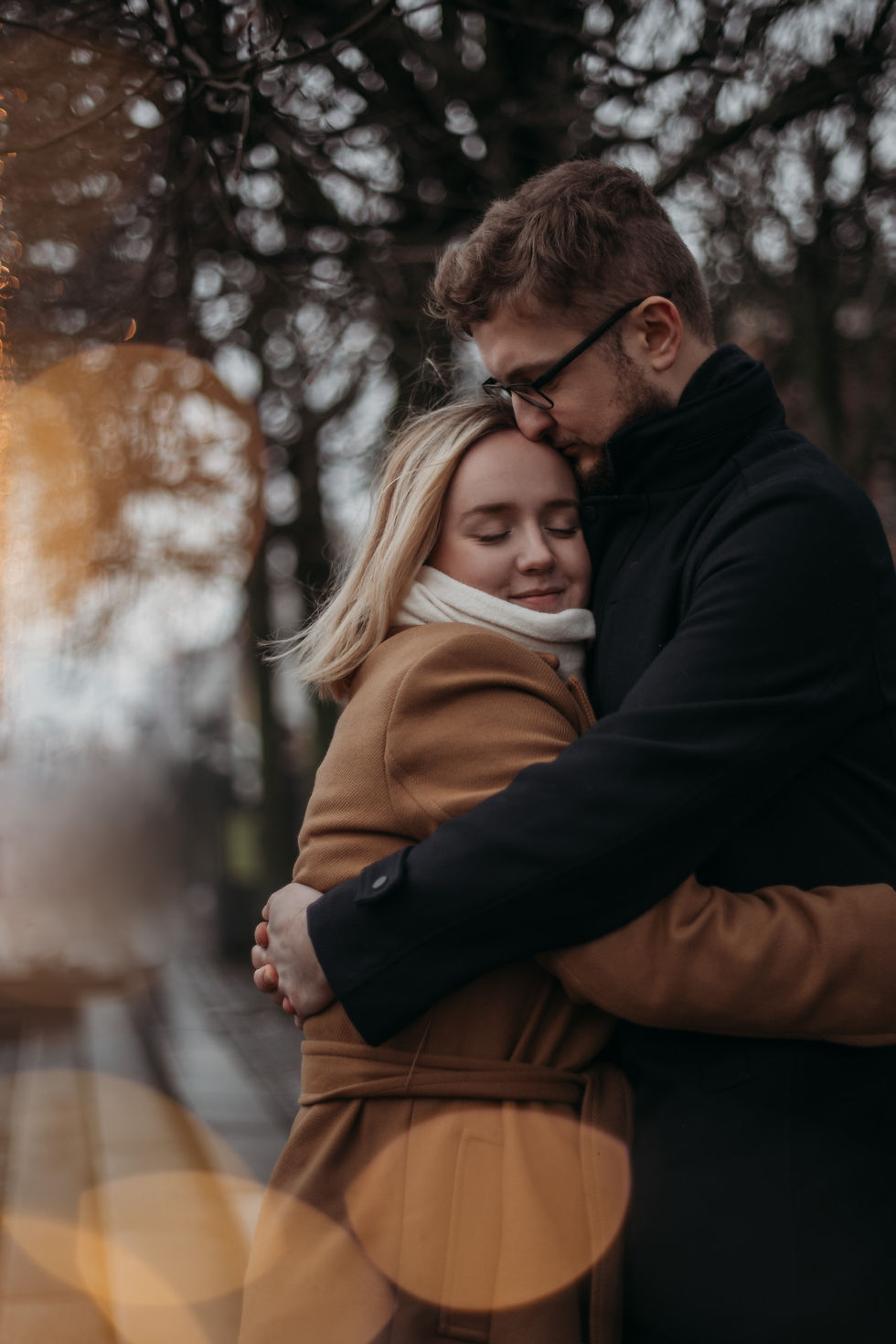 a hugging couple close to Nyhavn