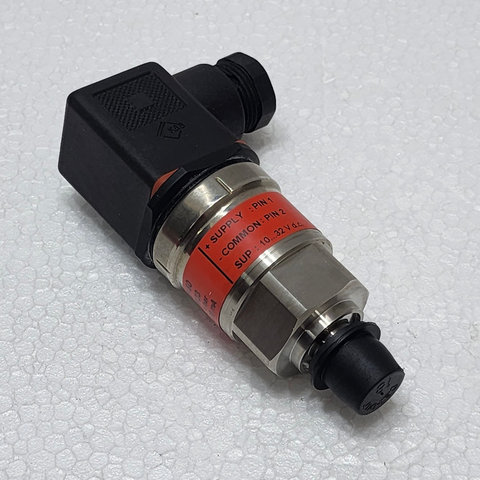 DANFOSS MBS 3150 060G1923, 0-4 bar pressure transmitter with stainless steel housing. Available at Versatile Marine.