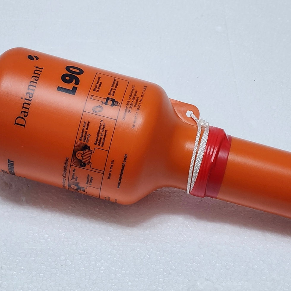 Versatile Marine offers the DANIAMANT L90 Lifebuoy Light 63-B301, excluding batteries, for safety.