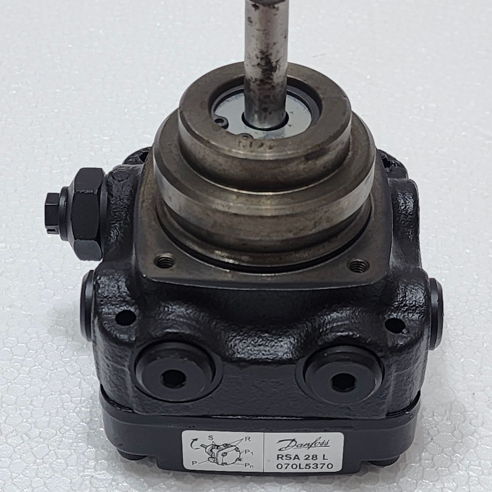 DANFOSS RSA28L Oil Pump, 070L5370, durable and efficient for marine applications. Available at Versatile Marine.
