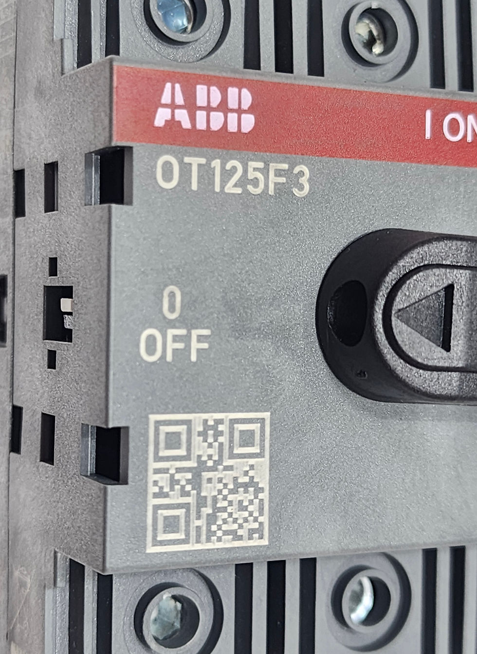 ABB 1SCA105033R1001 OT125F3, 3 Pole, compact with detailed labeling. Available at Versatile Marine.