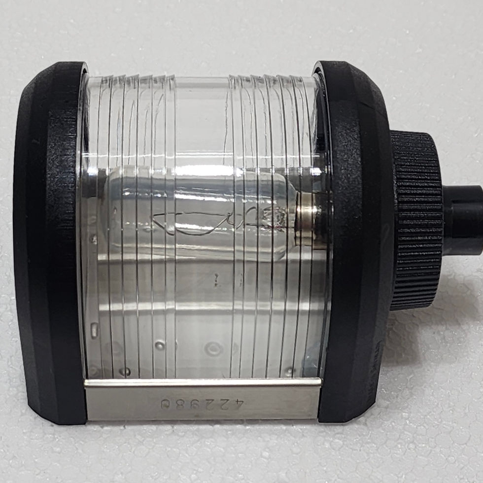 Versatile Marine Aqua Signal 3501003000 Series 40 Masthead Navigation Light, Close-up