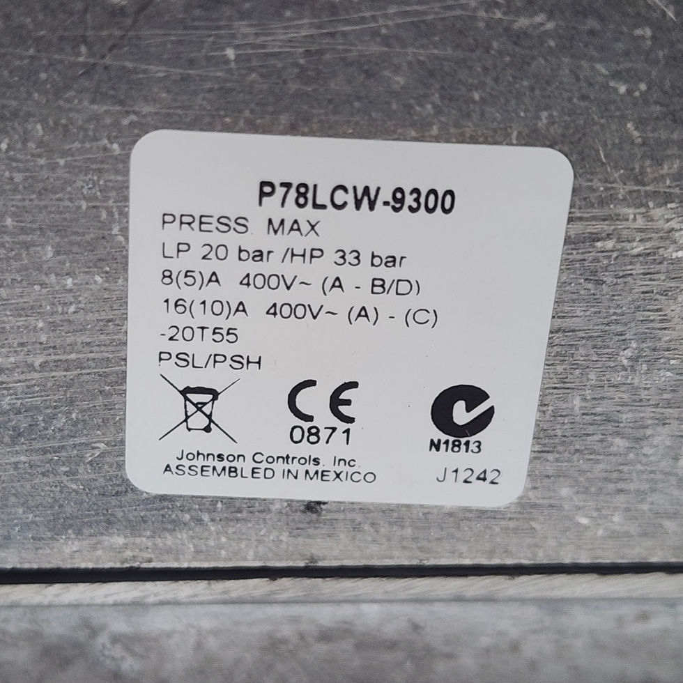 Johnson Controls P78LCW-9300 dual pressure switch for industrial use, available at Versatile Marine.